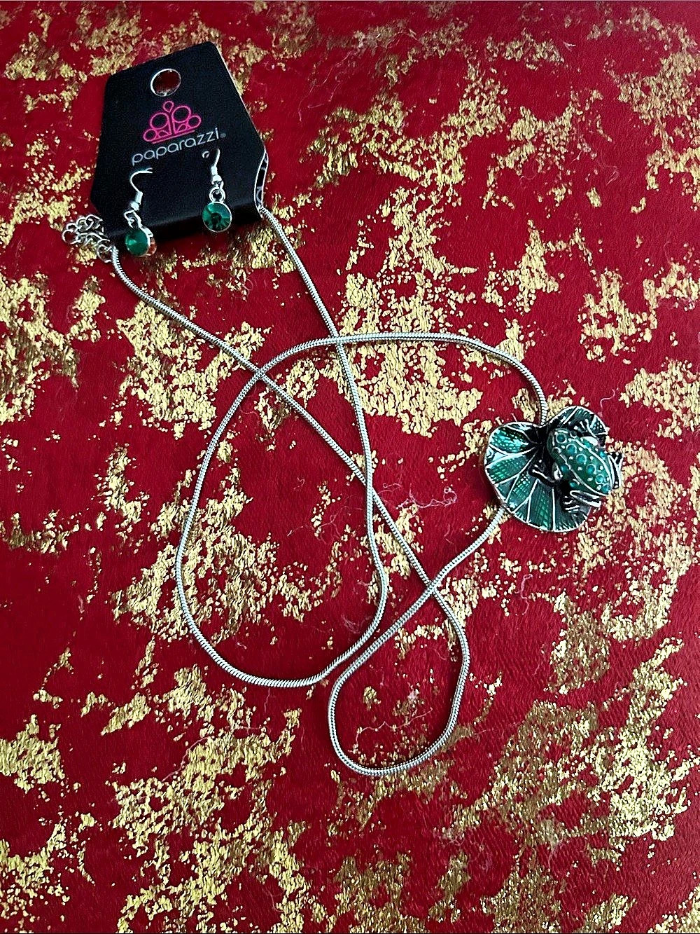 Paparazzi Tree Frog Tapestry Silver & Green Necklace Set Like New